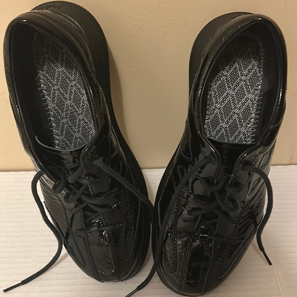 Kybun Basel women size 8 new sneakers !!!!black Perfect condition, never worn .